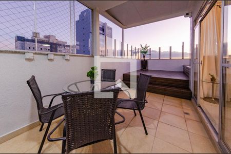 Apartamento à venda com 235m², 3 quartos e 3 vagas Apartamento à venda com 235m², 3 quartos e 3 vagasÁrea gourmet