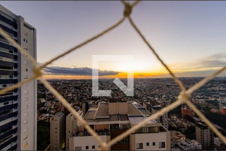 Apartamento à venda com 235m², 3 quartos e 3 vagas Apartamento à venda com 235m², 3 quartos e 3 vagasVista