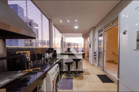 Apartamento à venda com 235m², 3 quartos e 3 vagas Apartamento à venda com 235m², 3 quartos e 3 vagasÁrea gourmet