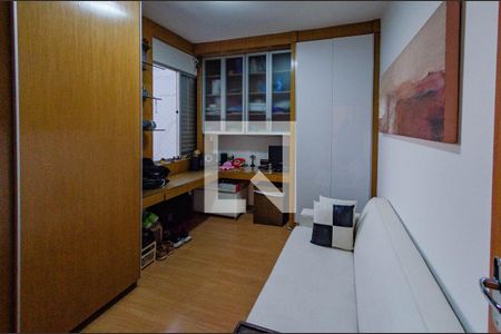 Apartamento à venda com 235m², 3 quartos e 3 vagas Apartamento à venda com 235m², 3 quartos e 3 vagasQuarto 2