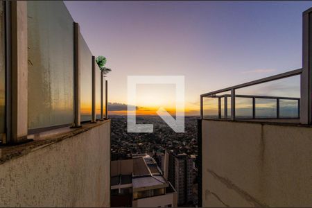 Apartamento à venda com 235m², 3 quartos e 3 vagas Apartamento à venda com 235m², 3 quartos e 3 vagasVista