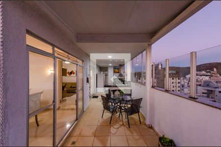 Apartamento à venda com 235m², 3 quartos e 3 vagas Apartamento à venda com 235m², 3 quartos e 3 vagasÁrea gourmet