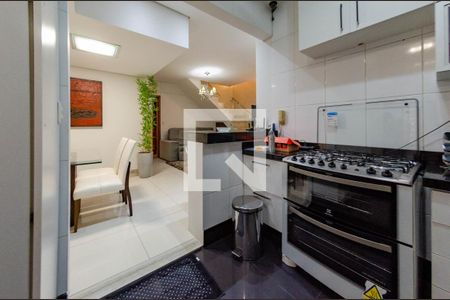 Apartamento à venda com 235m², 3 quartos e 3 vagas Apartamento à venda com 235m², 3 quartos e 3 vagasCozinha