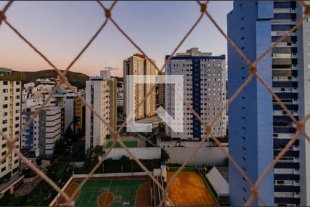 Apartamento à venda com 235m², 3 quartos e 3 vagas Apartamento à venda com 235m², 3 quartos e 3 vagasVista