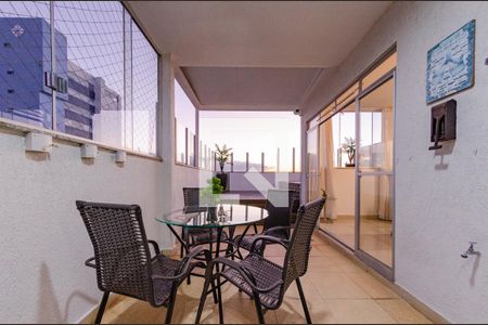 Apartamento à venda com 235m², 3 quartos e 3 vagas Apartamento à venda com 235m², 3 quartos e 3 vagasÁrea gourmet