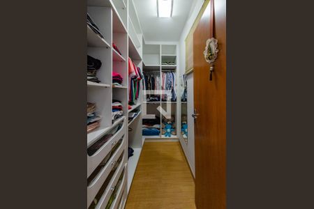 Apartamento à venda com 235m², 3 quartos e 3 vagas Apartamento à venda com 235m², 3 quartos e 3 vagasCloset