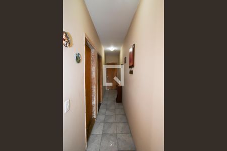 Casa à venda com 180m², 3 quartos e 2 vagasCorredor