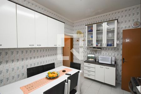 Casa à venda com 180m², 3 quartos e 2 vagasCozinha 