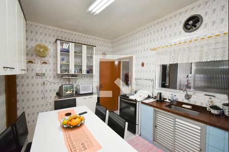 Casa à venda com 180m², 3 quartos e 2 vagasCozinha 