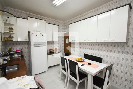 Casa à venda com 180m², 3 quartos e 2 vagasCozinha 