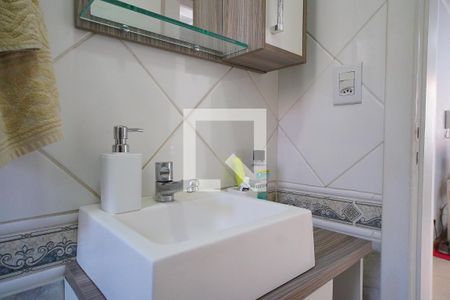 Banheiro de apartamento à venda com 1 quarto, 37m² em Partenon, Porto Alegre