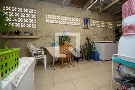 Casa à venda com 120m², 2 quartos e 2 vagas Casa à venda com 120m², 2 quartos e 2 vagasárea