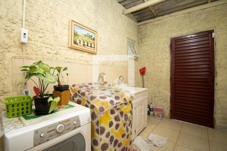 Casa à venda com 120m², 2 quartos e 2 vagas Casa à venda com 120m², 2 quartos e 2 vagaslavanderia