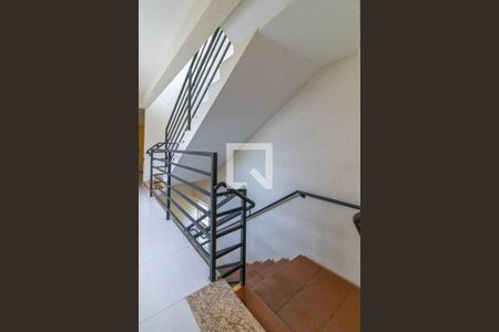 Apartamento à venda com 83m², 3 quartos e sem vaga Apartamento à venda com 83m², 3 quartos e sem vagaEscada