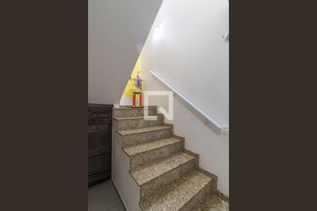 Escada de casa à venda com 3 quartos, 205m² em Jardim Bom Clima, Guarulhos
