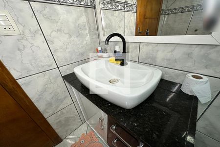 Casa à venda com 240m², 2 quartos e 2 vagasBanheiro 1