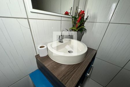Casa à venda com 240m², 2 quartos e 2 vagasBanheiro 2