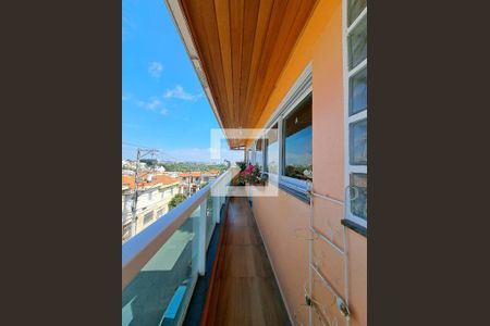 Casa à venda com 270m², 3 quartos e 2 vagas Casa à venda com 270m², 3 quartos e 2 vagasSacada - churrasqueira