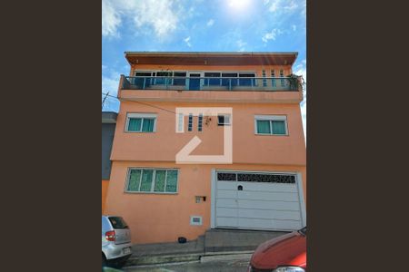Casa à venda com 270m², 3 quartos e 2 vagas Casa à venda com 270m², 3 quartos e 2 vagasFachada