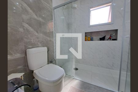 Casa à venda com 270m², 3 quartos e 2 vagas Casa à venda com 270m², 3 quartos e 2 vagasBanheiro