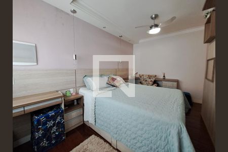 Casa à venda com 270m², 3 quartos e 2 vagas Casa à venda com 270m², 3 quartos e 2 vagasSuíte