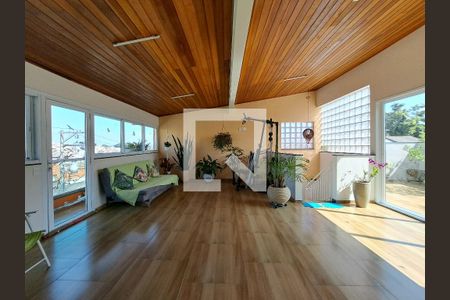 Casa à venda com 270m², 3 quartos e 2 vagas Casa à venda com 270m², 3 quartos e 2 vagasChurrasqueira - 3 andar