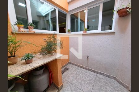 Casa à venda com 270m², 3 quartos e 2 vagas Casa à venda com 270m², 3 quartos e 2 vagasJardim de Inverno