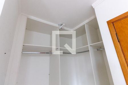 Casa de condomínio para alugar com 110m², 2 quartos e 2 vagasCloset da suíte
