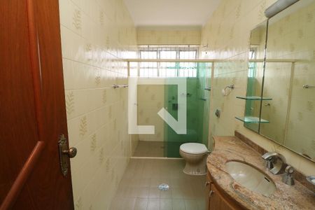 Casa à venda com 134m², 4 quartos e 2 vagasBanheiro