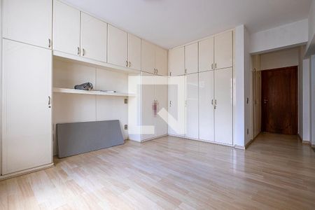 Apartamento à venda com 200m², 3 quartos e 2 vagasSuíte