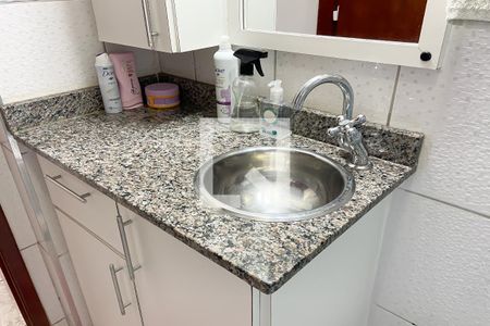 Apartamento à venda com 64m², 2 quartos e 1 vaga Apartamento à venda com 64m², 2 quartos e 1 vagaBanheiro