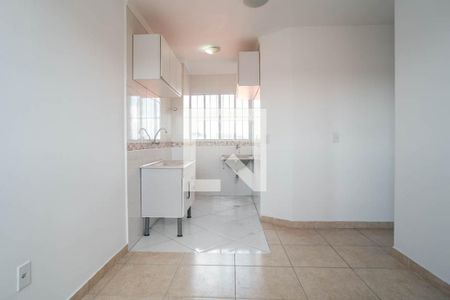 Sala/cozinha
 de apartamento para alugar com 2 quartos, 42m² em Parque Cisper, São Paulo