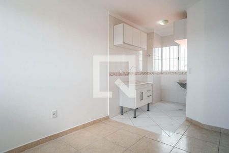 Sala/cozinha
 de apartamento para alugar com 2 quartos, 42m² em Parque Cisper, São Paulo