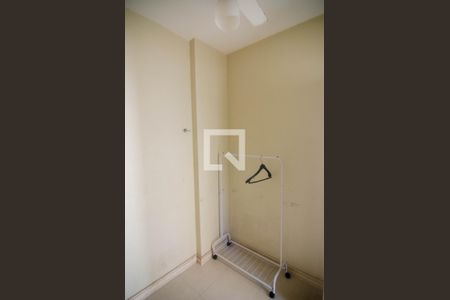 Apartamento à venda com 306m², 3 quartos e 1 vaga Apartamento à venda com 306m², 3 quartos e 1 vagaQuarto de Serviço 2