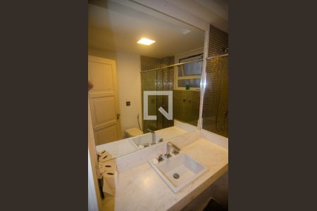 Apartamento à venda com 306m², 3 quartos e 1 vaga Apartamento à venda com 306m², 3 quartos e 1 vagaBanheiro
