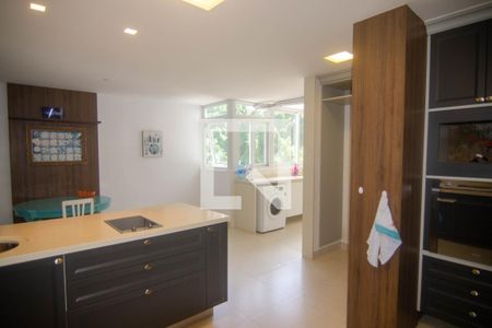 Apartamento à venda com 306m², 3 quartos e 1 vaga Apartamento à venda com 306m², 3 quartos e 1 vagaCozinha