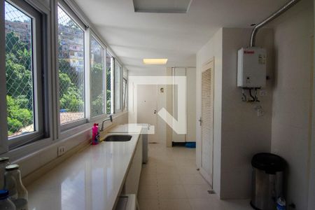 Apartamento à venda com 306m², 3 quartos e 1 vaga Apartamento à venda com 306m², 3 quartos e 1 vagaÁrea de Serviço