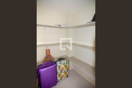Apartamento à venda com 306m², 3 quartos e 1 vaga Apartamento à venda com 306m², 3 quartos e 1 vagaQuarto de Serviço 1
