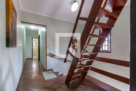 Hall Dormitórios - Escada Sótão de casa à venda com 3 quartos, 172m² em Vila Humaita, Santo André