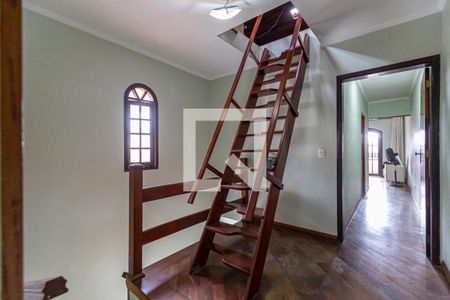Hall Dormitórios - Escada Sótão de casa à venda com 3 quartos, 172m² em Vila Humaita, Santo André