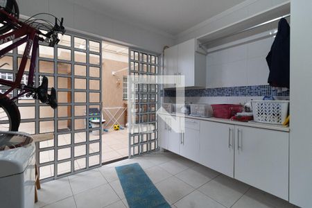 Casa à venda com 350m², 5 quartos e 6 vagasLavanderia