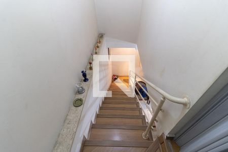 Casa à venda com 350m², 5 quartos e 6 vagasEscada