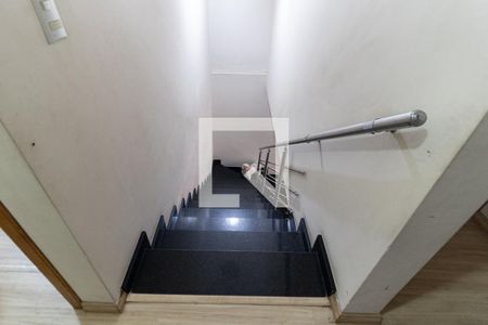 Casa à venda com 350m², 5 quartos e 6 vagasEscada