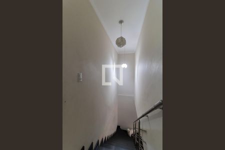 Casa à venda com 350m², 5 quartos e 6 vagasEscada