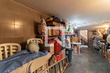 Casa à venda com 350m², 5 quartos e 6 vagasPorão