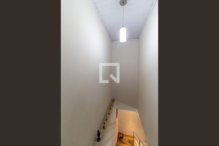 Casa à venda com 350m², 5 quartos e 6 vagasEscada