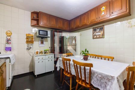 Casa à venda com 325m², 5 quartos e 4 vagas Casa à venda com 325m², 5 quartos e 4 vagasCozinha