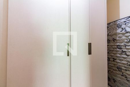 Casa à venda com 325m², 5 quartos e 4 vagas Casa à venda com 325m², 5 quartos e 4 vagasCloset