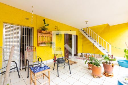 Casa à venda com 325m², 5 quartos e 4 vagas Casa à venda com 325m², 5 quartos e 4 vagasVaranda