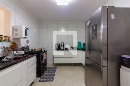 Casa à venda com 325m², 5 quartos e 4 vagas Casa à venda com 325m², 5 quartos e 4 vagasCozinha 2